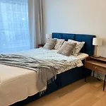 Central, Harbour 5 Minutes, 1-Bedroom Apartment