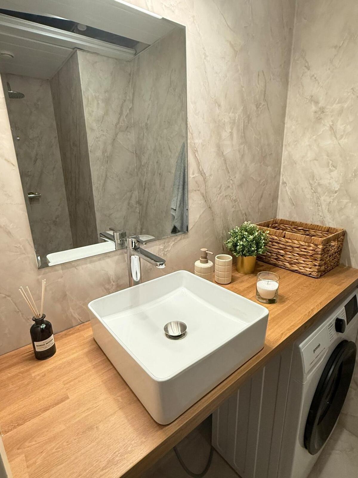 Central, Harbour 5 Minutes, 1-Bedroom Apartment Huoneisto Tallinna