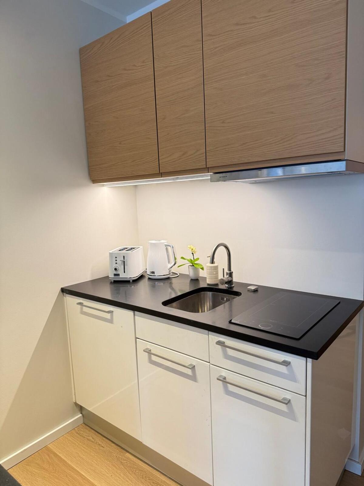 Central, Harbour 5 Minutes, 1-Bedroom Apartment Huoneisto